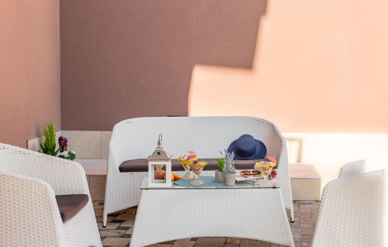 Andela 5 Apartment *