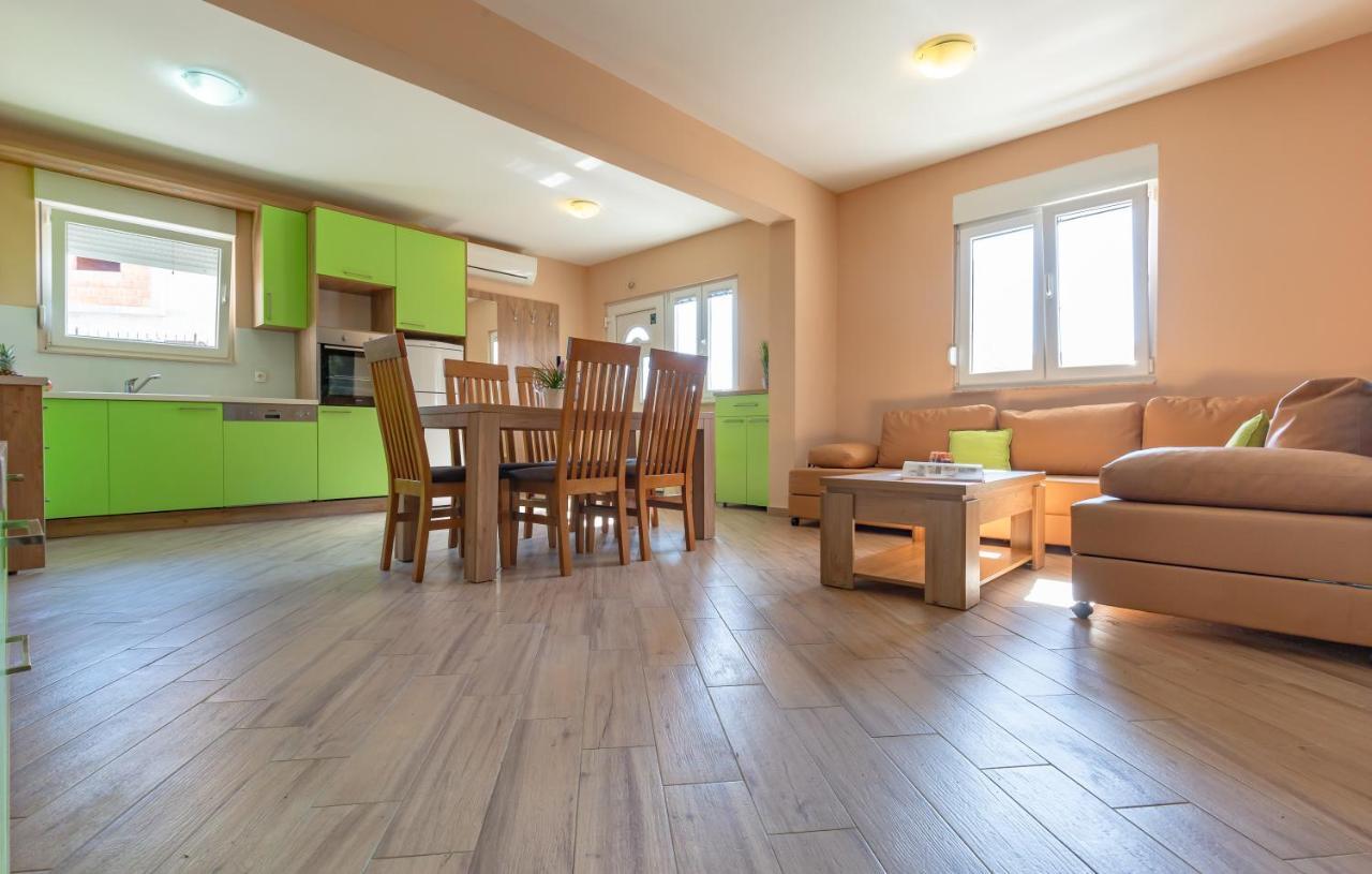 Andela 5 Apartment Makarska
